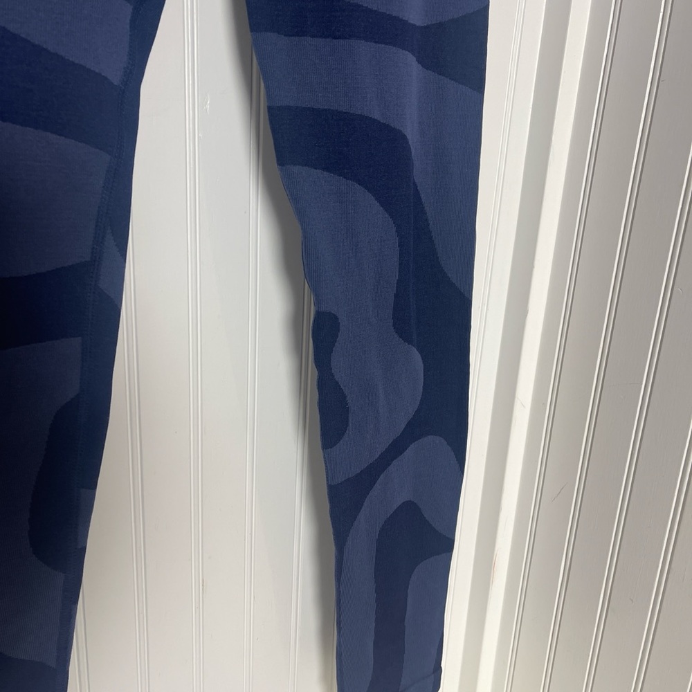 Fabletics Navy Wave Pattern Top - image 8